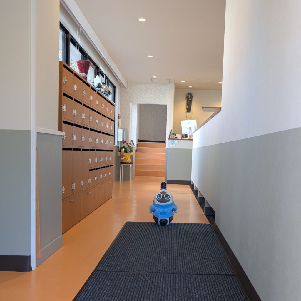 くつろぎの城庵の玄関。靴は特注の鍵付き靴箱へ。靴履き間違いの心配もありません。